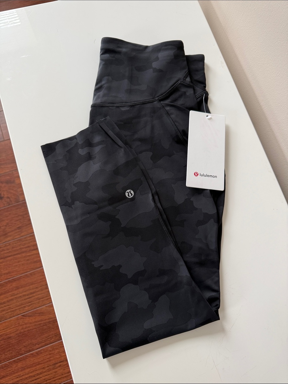 Size 8 base pace tight 25” heritage 360 black camo NWT